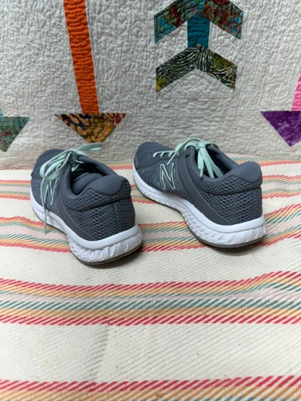 New Balance 420 v4 Woman's Size 7